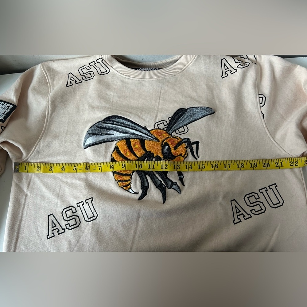 NWOT ALABAMA STATE CREW NECK, CHENILLE GRAPHIC, SWEATSHIRT.
ABSOLUTELY NEW. - Picture 9 of 9